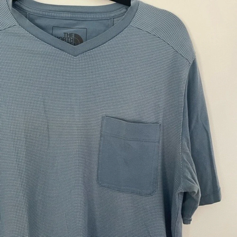The North Face shirt mens blue Pocket t- shirt logo V-neck medium